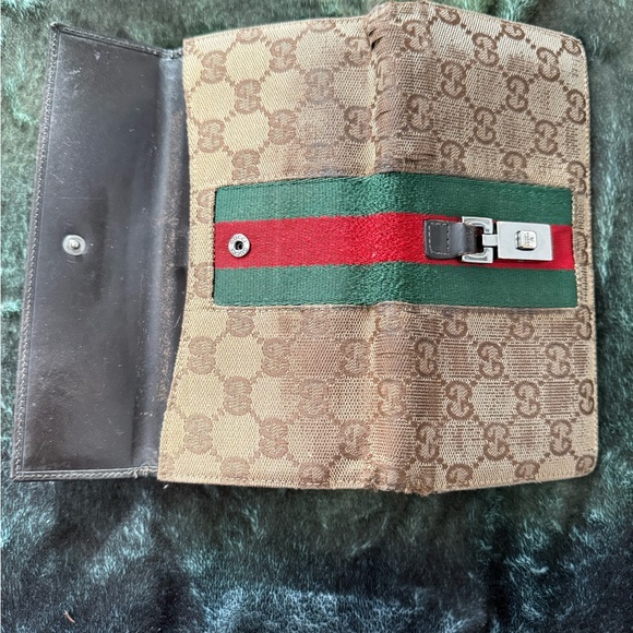 SOLD. Gucci Tan Wallet with Green and Red Stripe - Picture 4 of 5